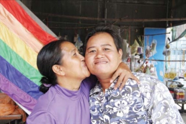 Sao Mimol and her partner during Pride celebrations in Takeo province, organised by the human rights group Cam ASEAN. Mariken Harbitz/UN Women Cambodia